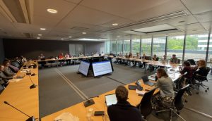 Les participants du kick-off ASIMUTE échangent sur les règles du projet