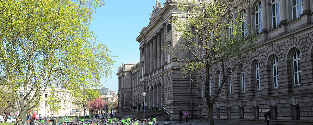 Bâtiment de l'Université de Strasbourg, qui travaille sur un outil de concertation entre les citoyens et les pouvoirs publics pour le projet ASIMUTE