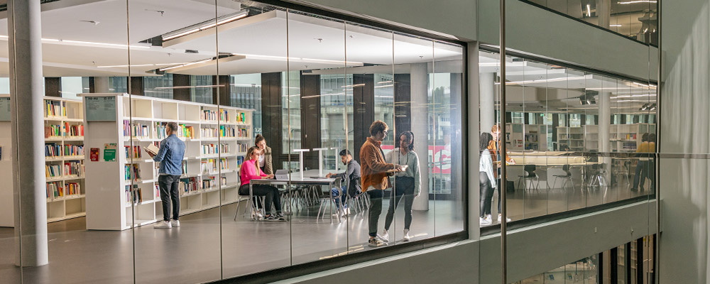 Bâtiment de l'université FHNW, qui travaille sur un outil de conception en ligne pour le projet ASIMUTE